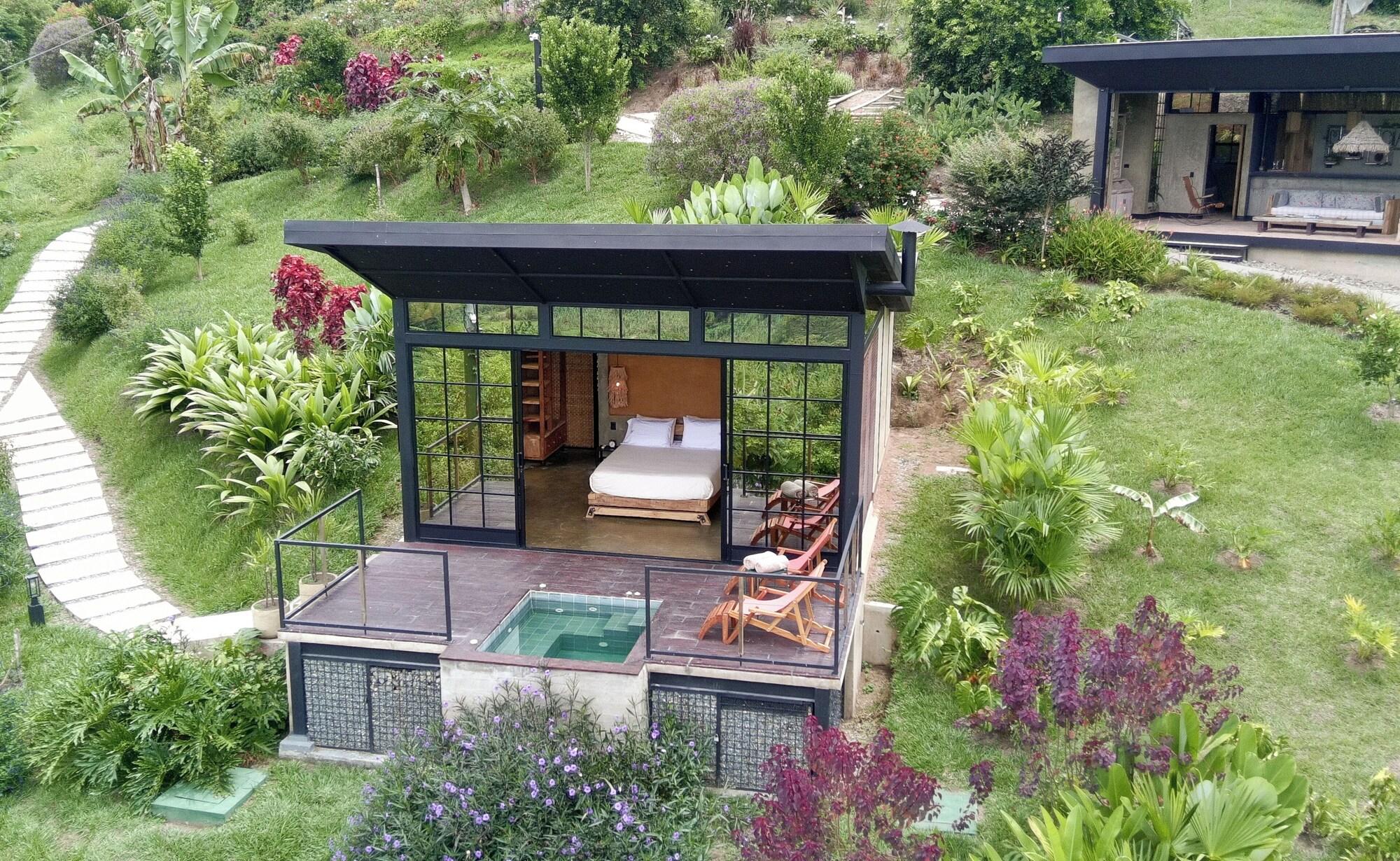 Varios Macana Eco Hotel