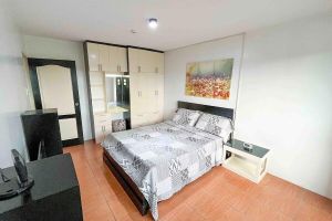 Alquiler Vacacional - Modern 2BR Condo Near SM with Free Parking, Pool, WIFI, and Netflix