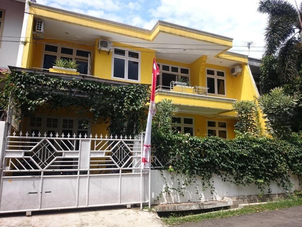 Vista Exterior Cendana Mulia Hostel