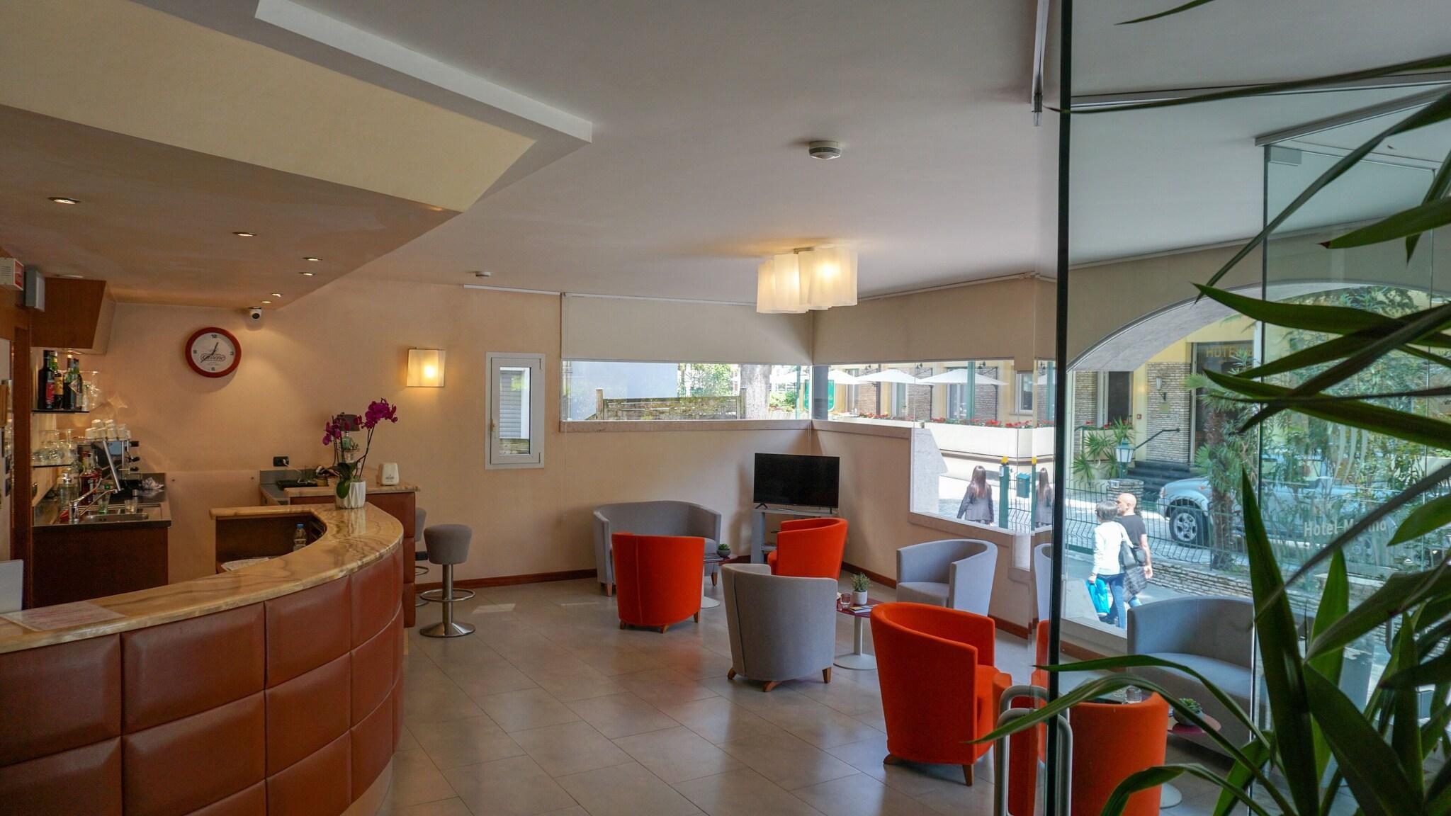 Bar/Salón Hotel Mavino