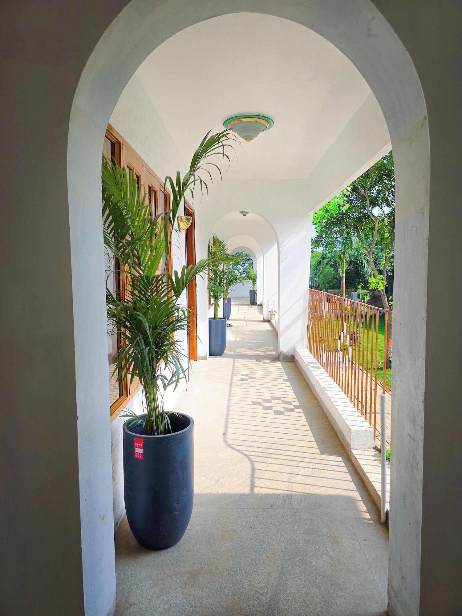 Vista Lobby Madras Chronicle Bay Resort & Spa
