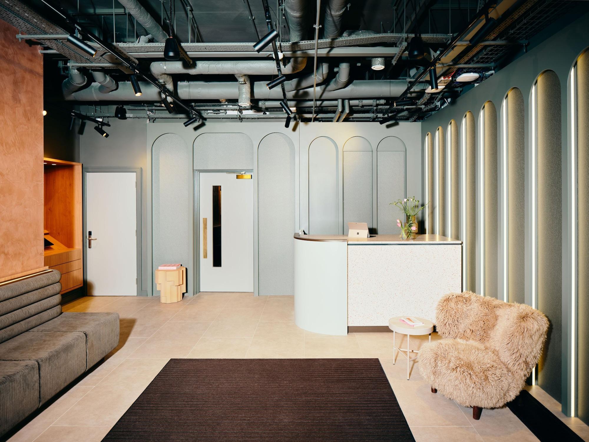 Vista Lobby Vertus Edit Canary Wharf