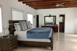 Alquiler Vacacional - House - Miami pool house, near Miami Int Airport and attractions.