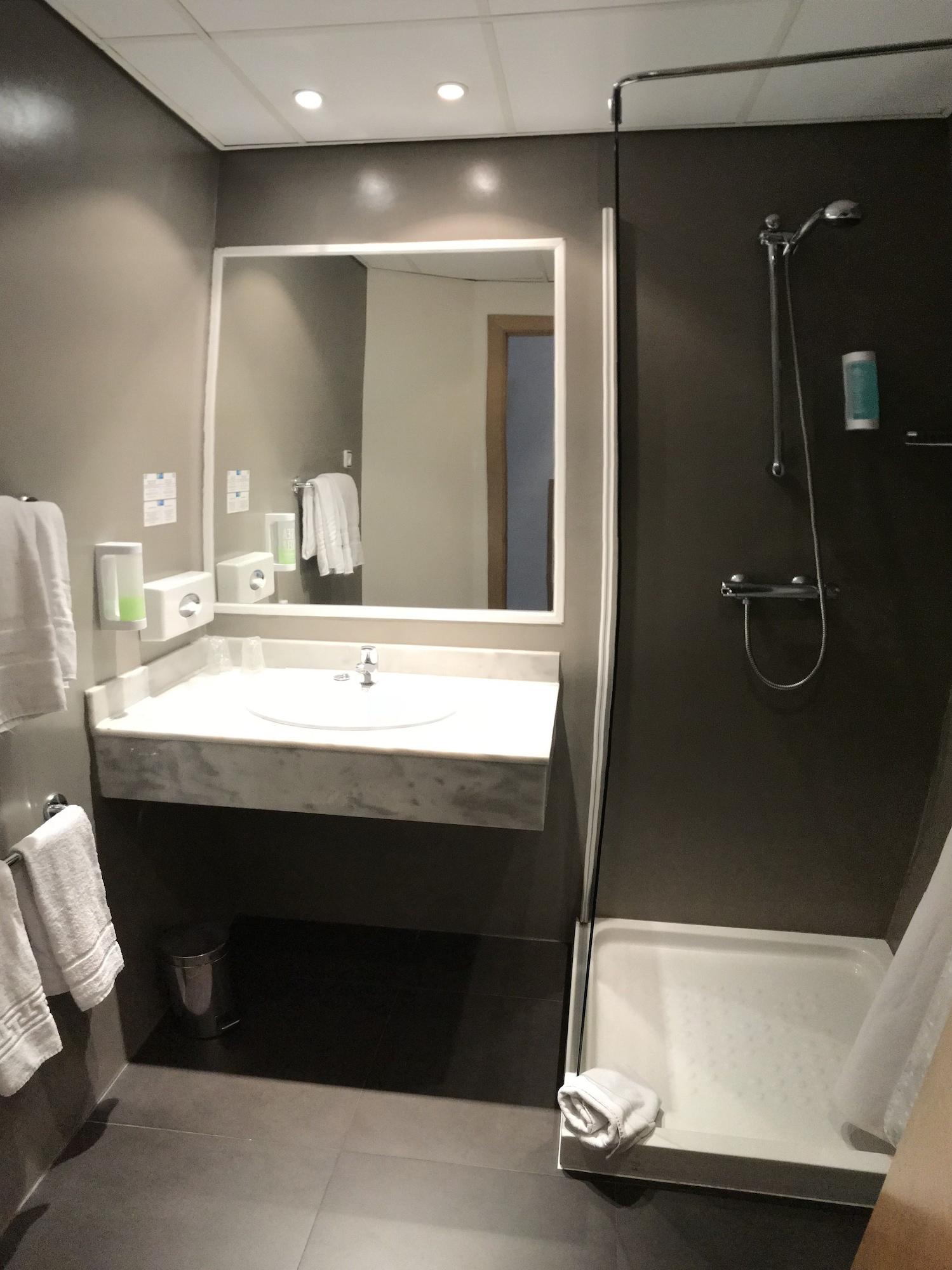 Equipamiento de Habitación Holiday Inn Express Madrid-San Sebastian de los Reyes by IHG