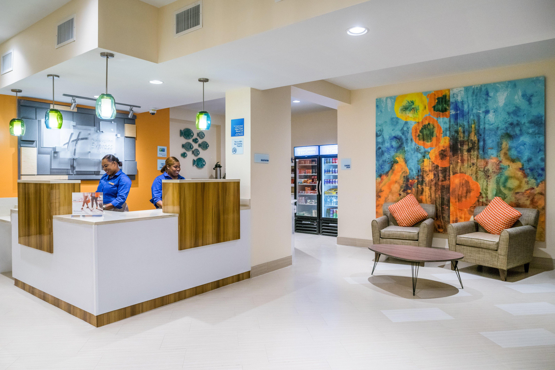 Vista Exterior Holiday Inn Express and Suites Nassau