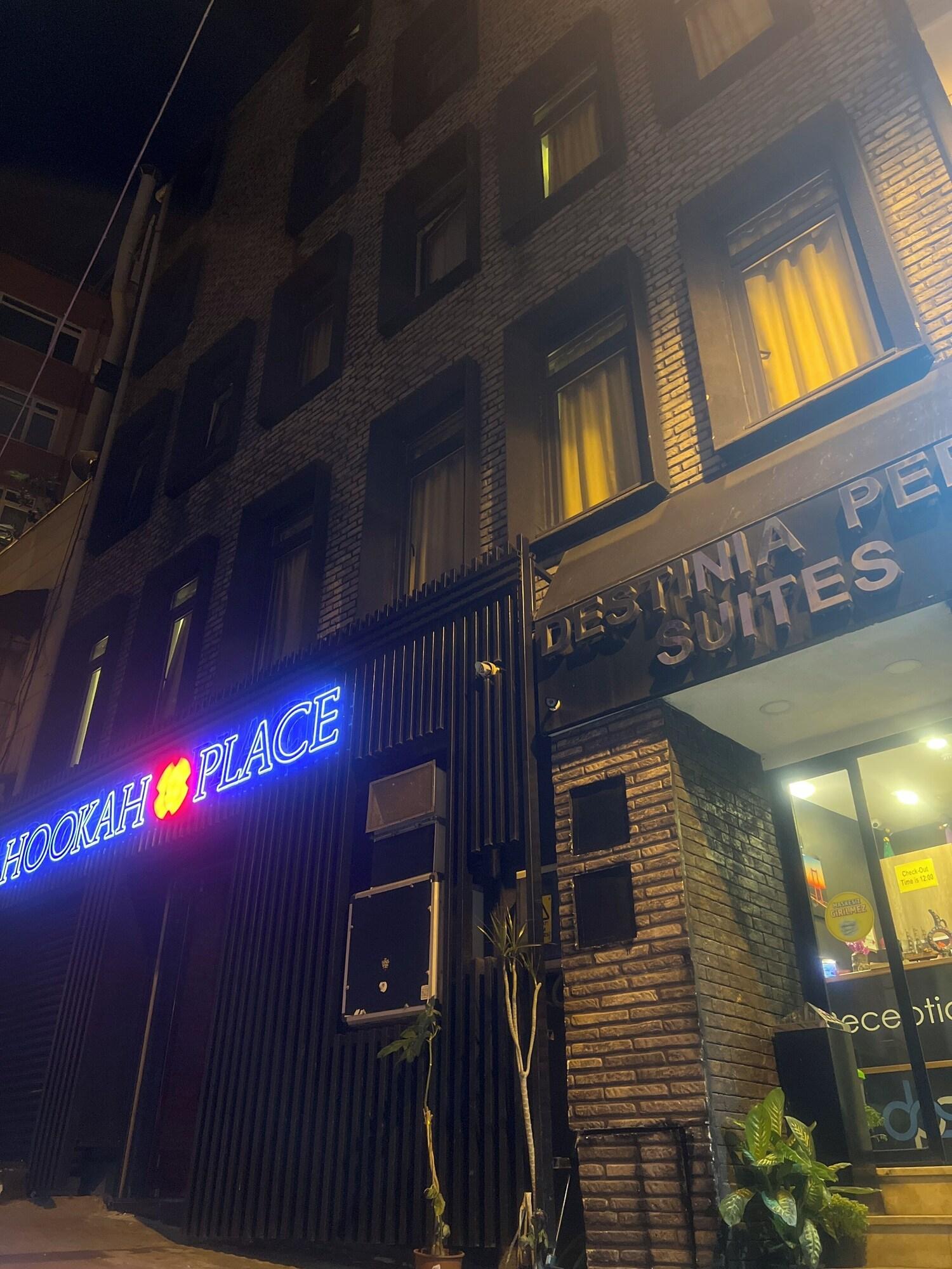 Varios Destinia Pera Suites