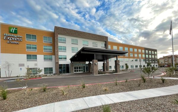 Holiday Inn Express & Suites Phoenix - Airport North by IHG