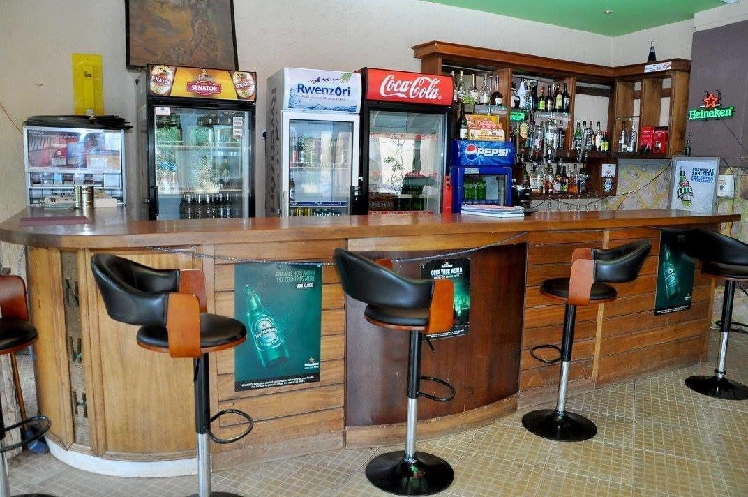 Bar/Salón Ropani Hotel Kajjansi