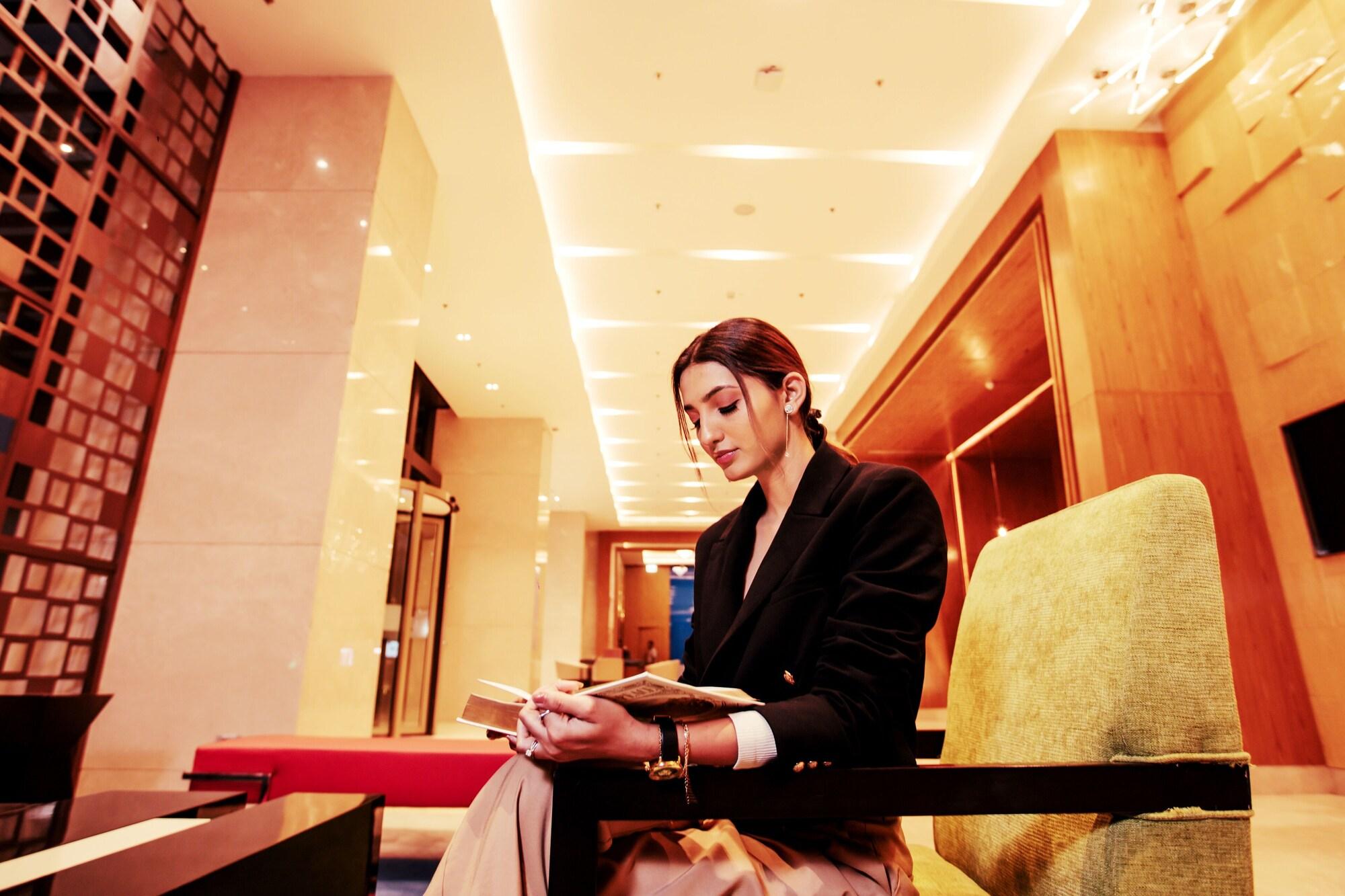Vista Lobby Courtyard By Marriott Navi Mumbai