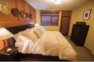 Arriendo temporal - Spacious Chalet at the Base of Red Mountain