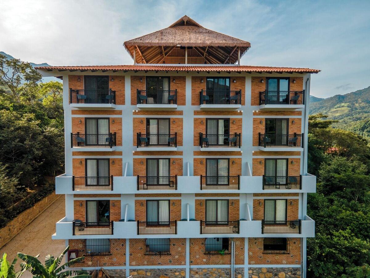 Varios River Park Hotel