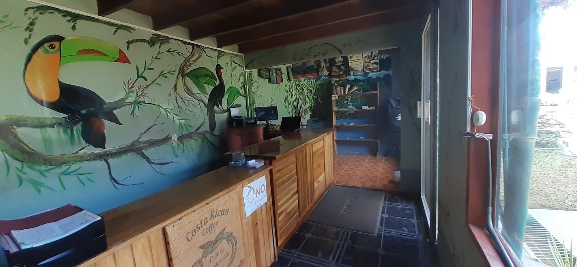 Vista Lobby Hostel La Suerte