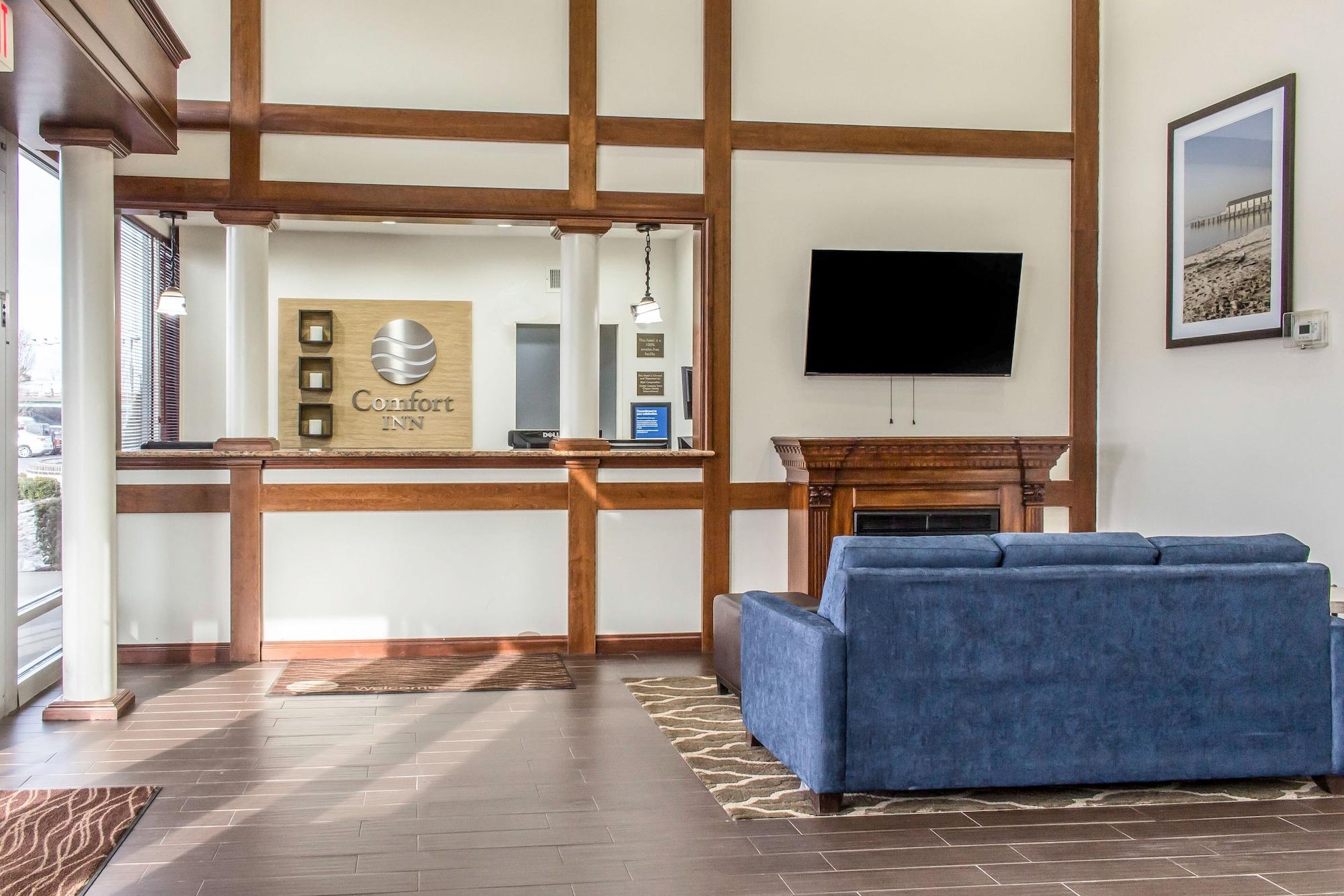 Vista Lobby Comfort Inn Medford - Long Island