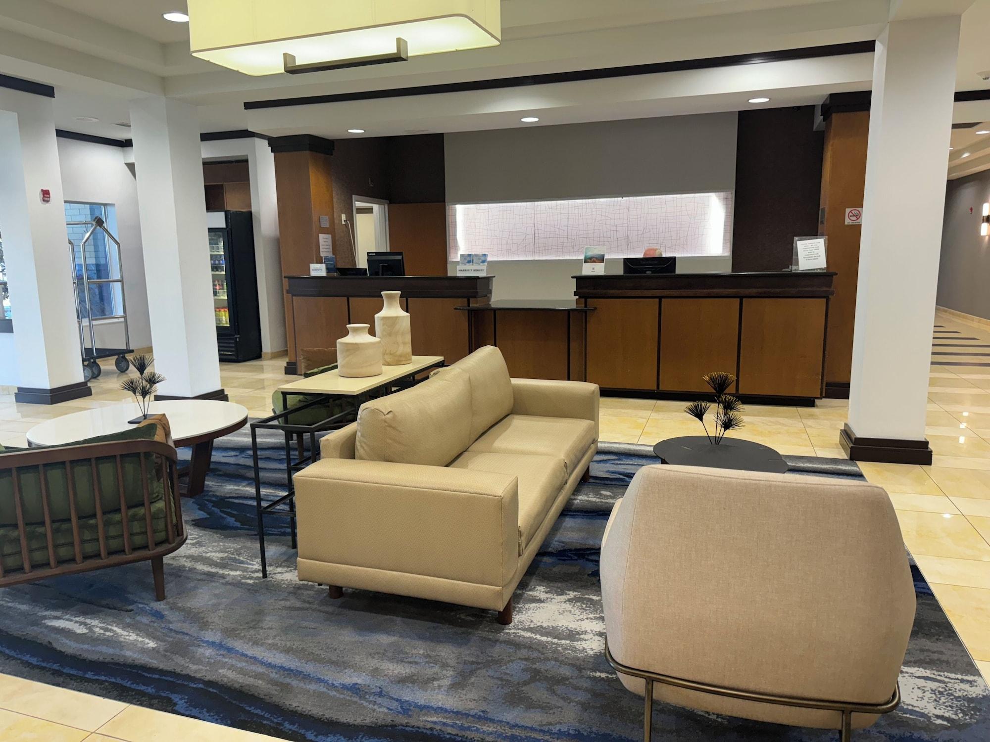 Vista Lobby Fairfield Inn & Suites by Marriott Louisville East