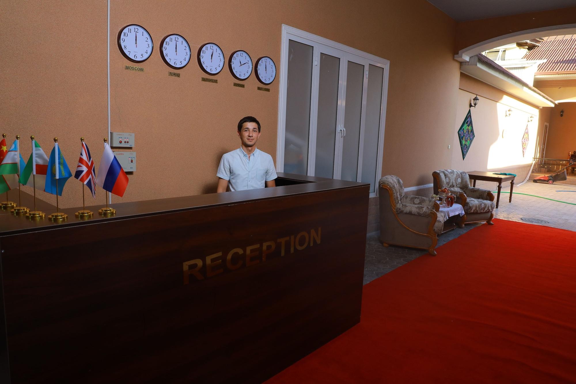 Vista Lobby Prime Villa Hotel