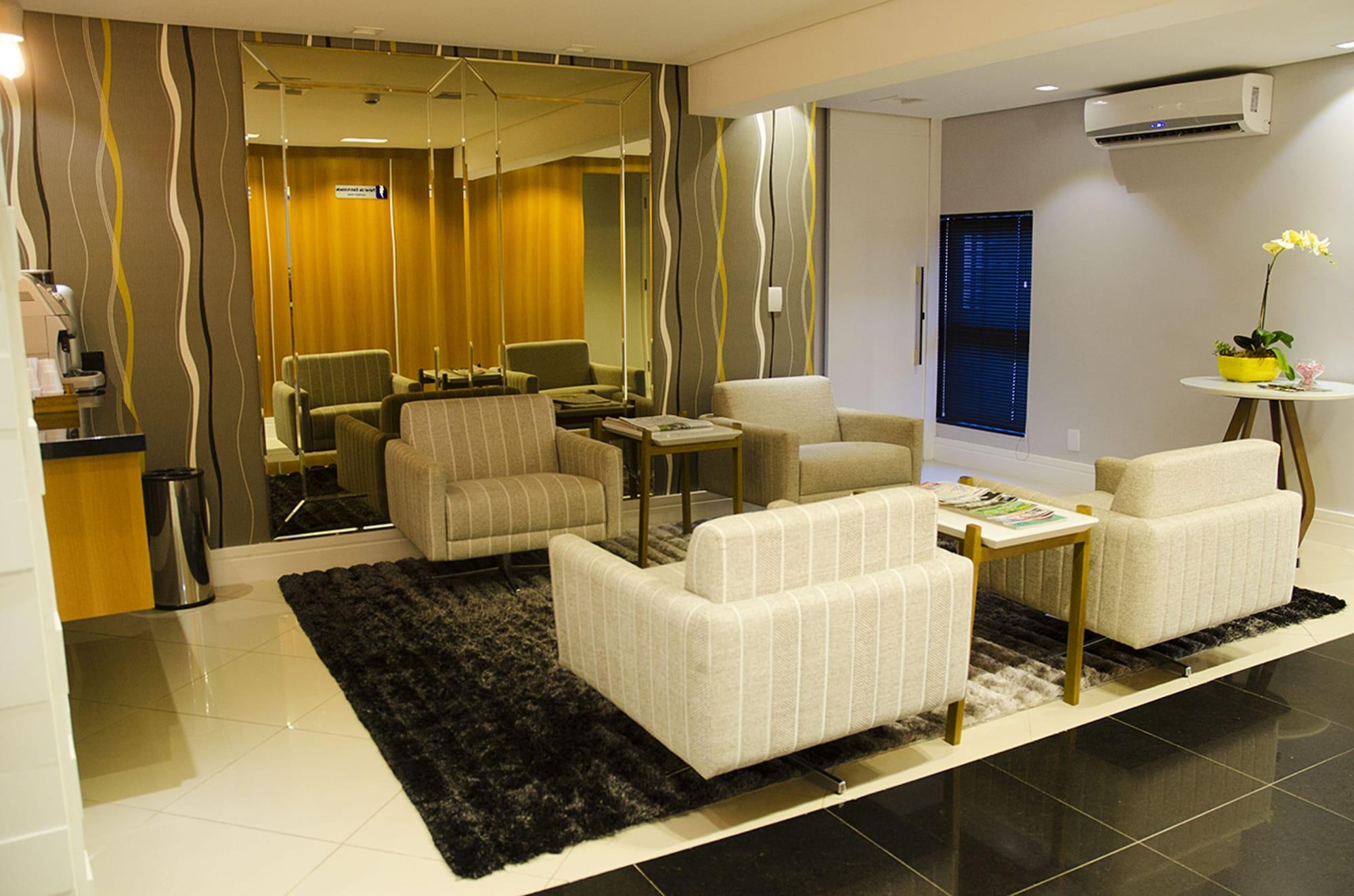 Varios Summit Millian Hotel