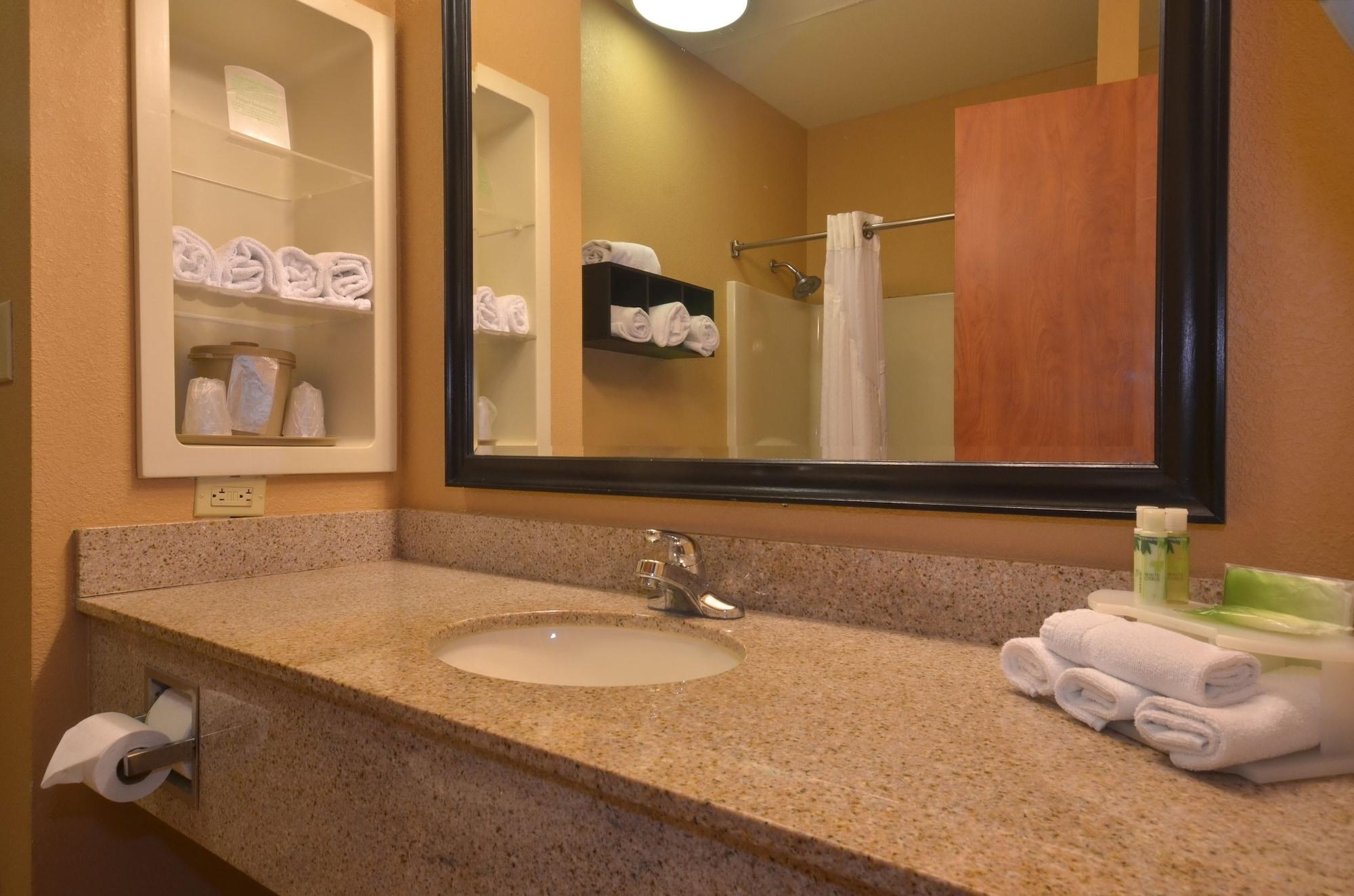 Set de Habitación Holiday Inn Express Hotel & Suites Pine Bluff / Pines Mall by IHG