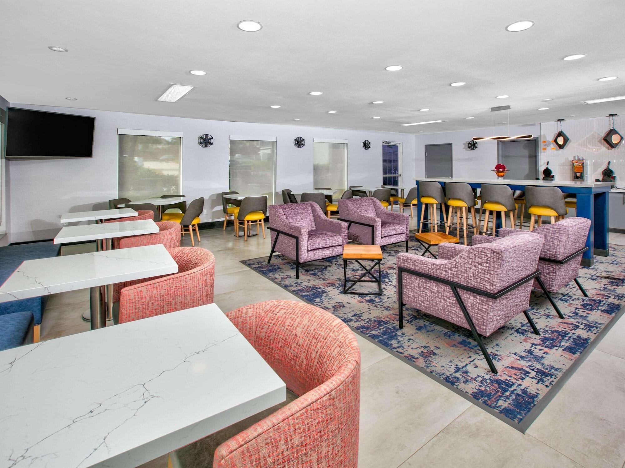 Restaurant La Quinta Inn & Suites by Wyndham Dallas - Las Colinas