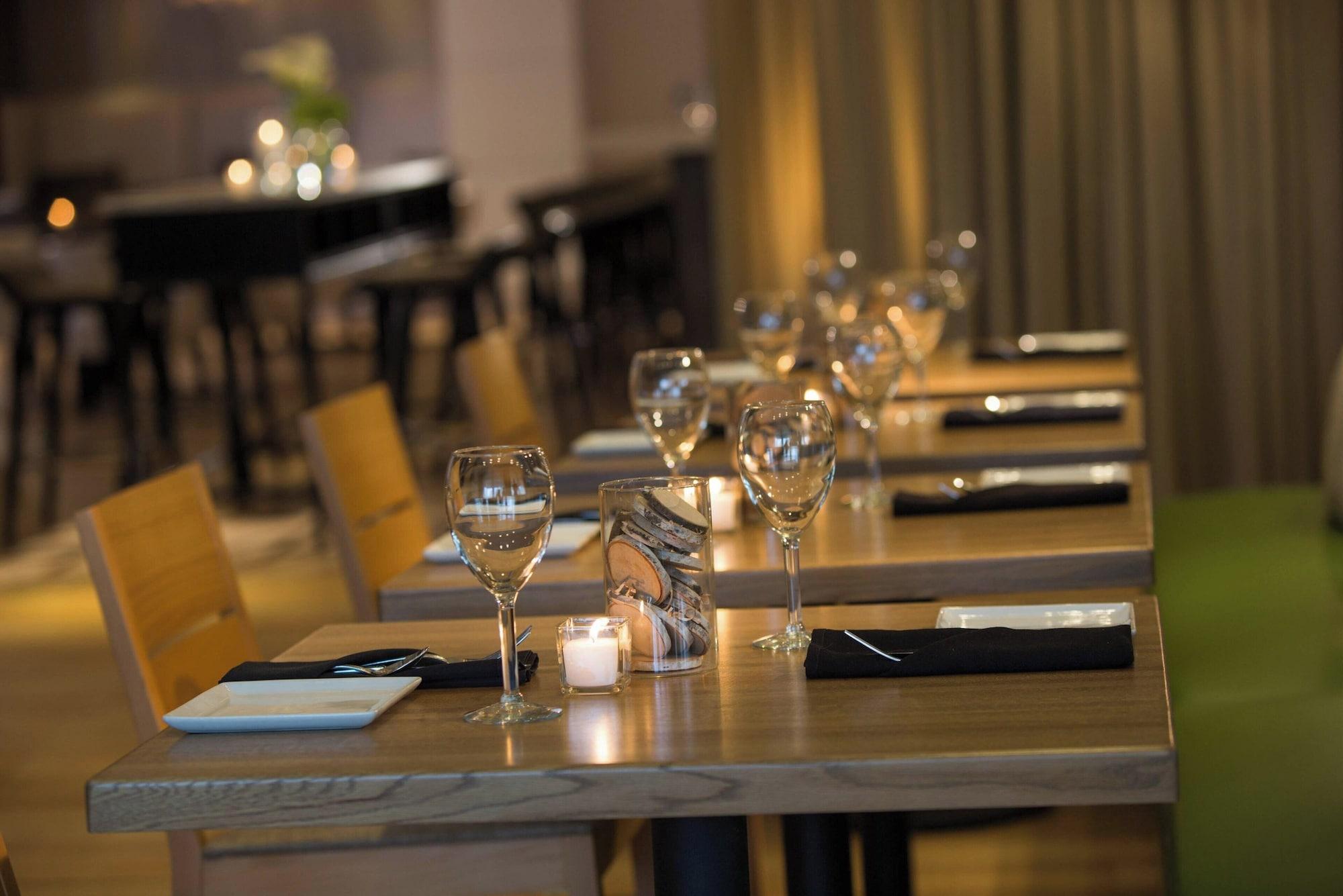 Restaurant Renaissance Meadowlands Hotel