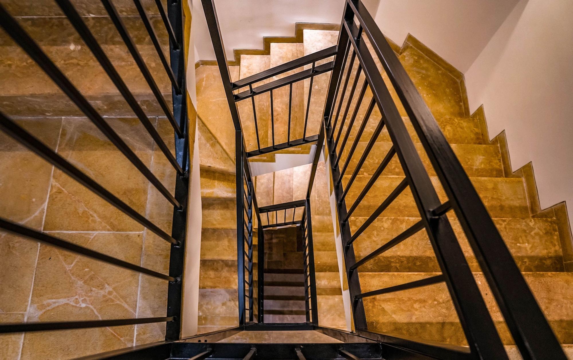 Varios Biazi Hotel
