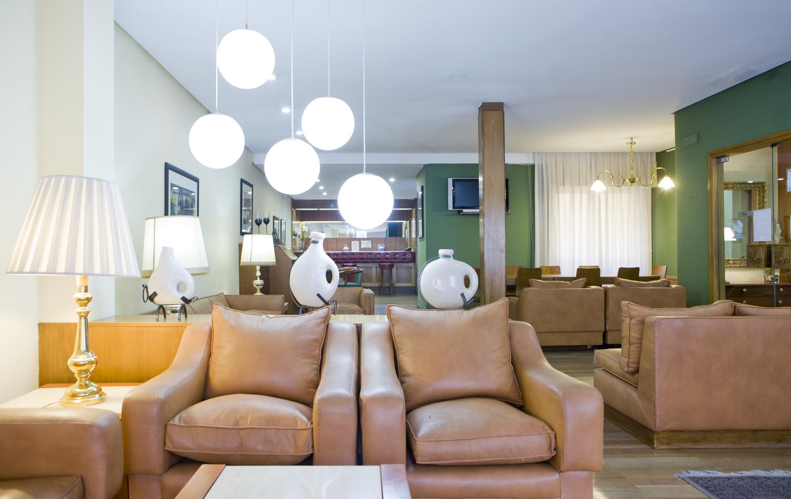 Vista Lobby Velazquez 45 by Pillow