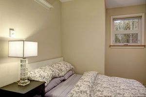 Alojamiento - Modern Guesthouse on Galloping Goose close to Sooke Potholes