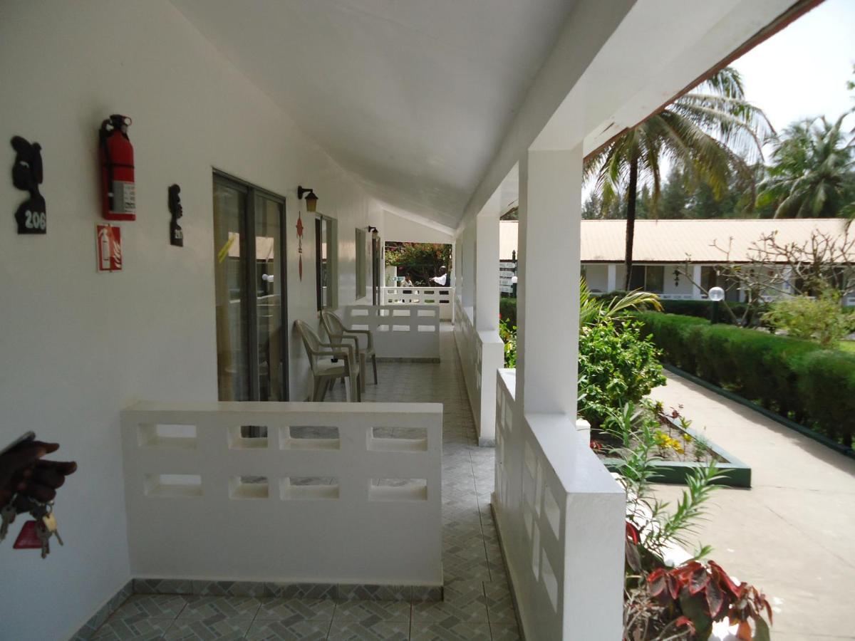 Vista Exterior Holiday Beach Resort