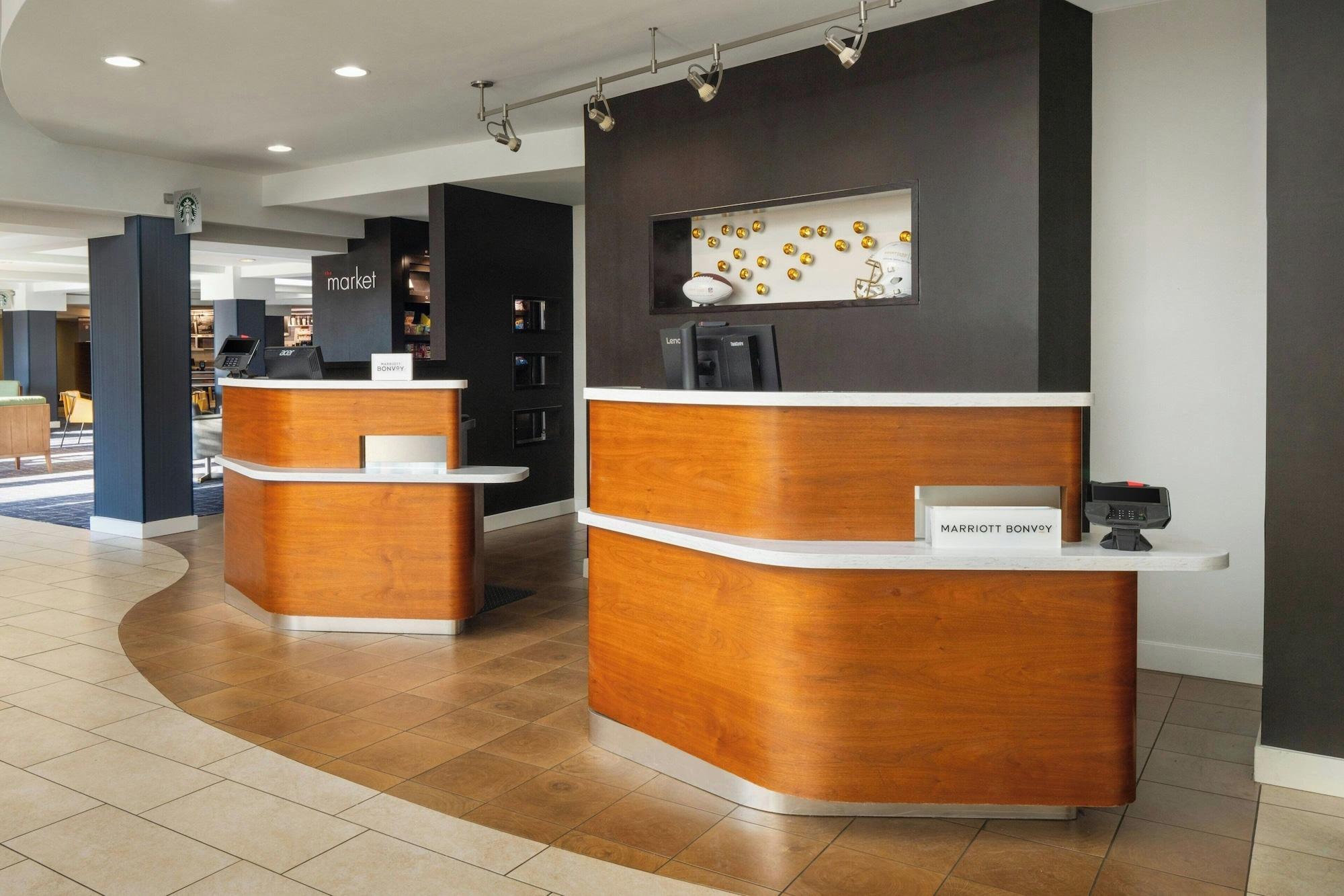 Vista Lobby Courtyard by Marriott Hartford Cromwell