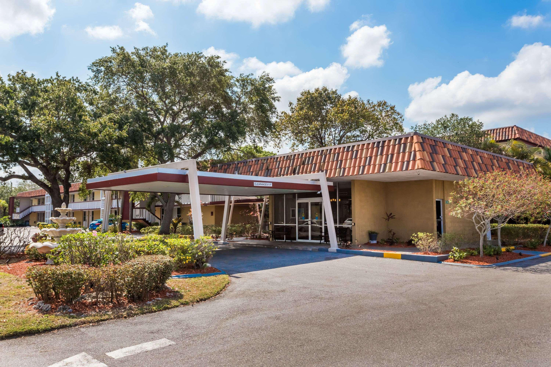 Vista Exterior Baymont by Wyndham Sarasota