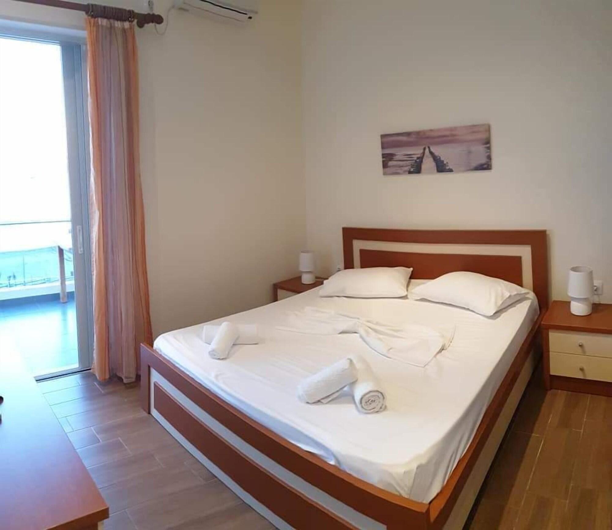 Varios Golden Beach Hotel