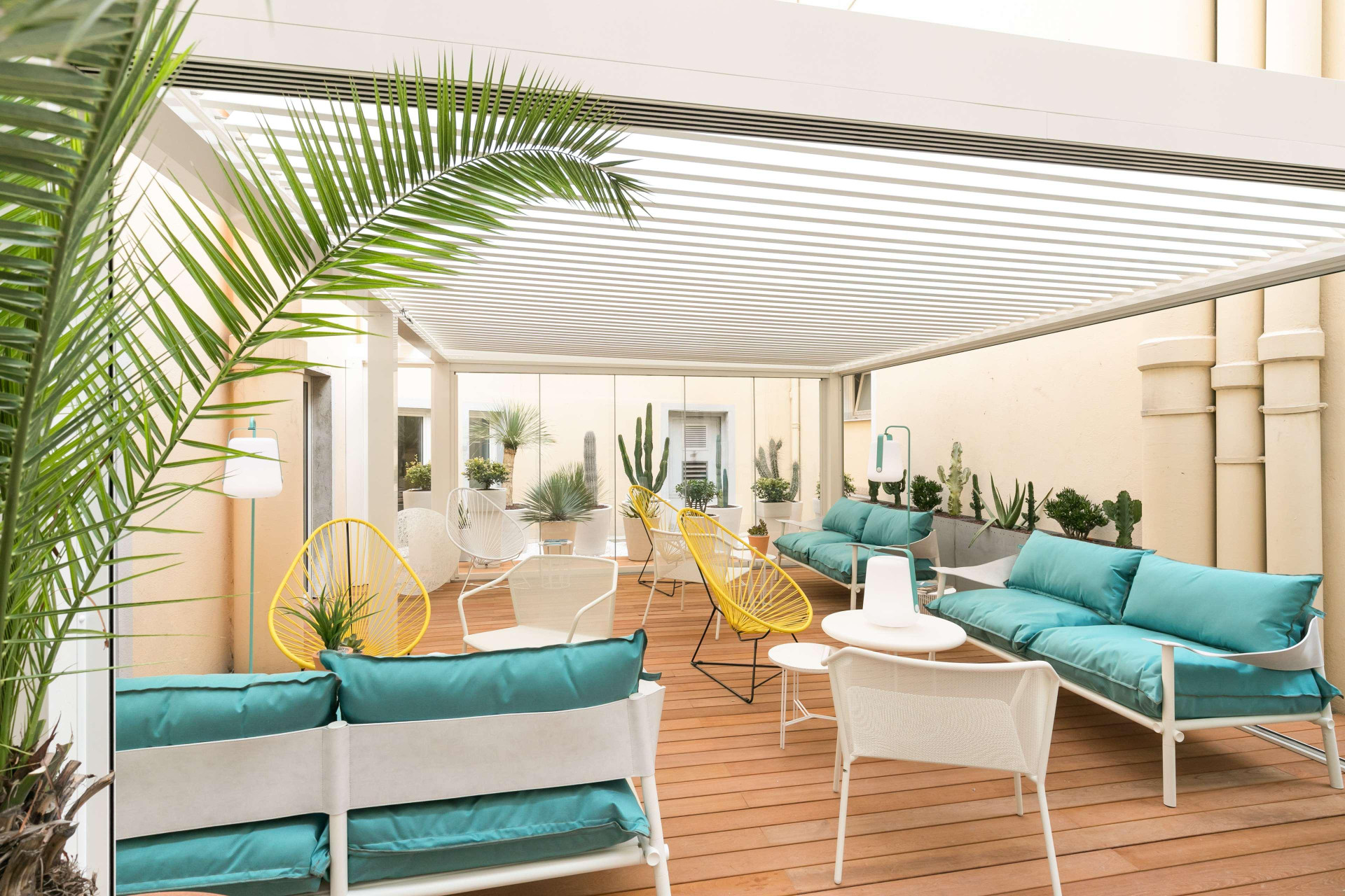 Vista da fachada The Deck Hotel by HappyCulture