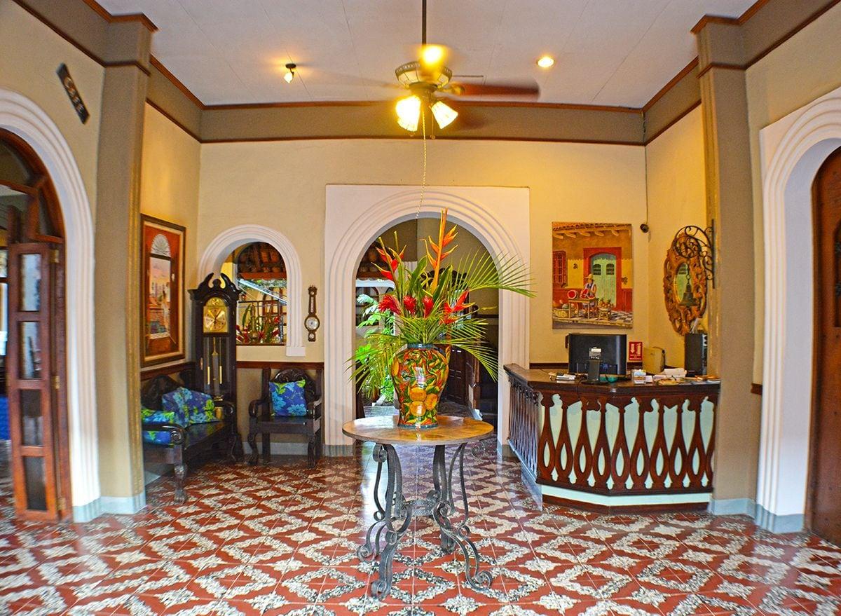 Vista Lobby Hotel Los Balcones Leon