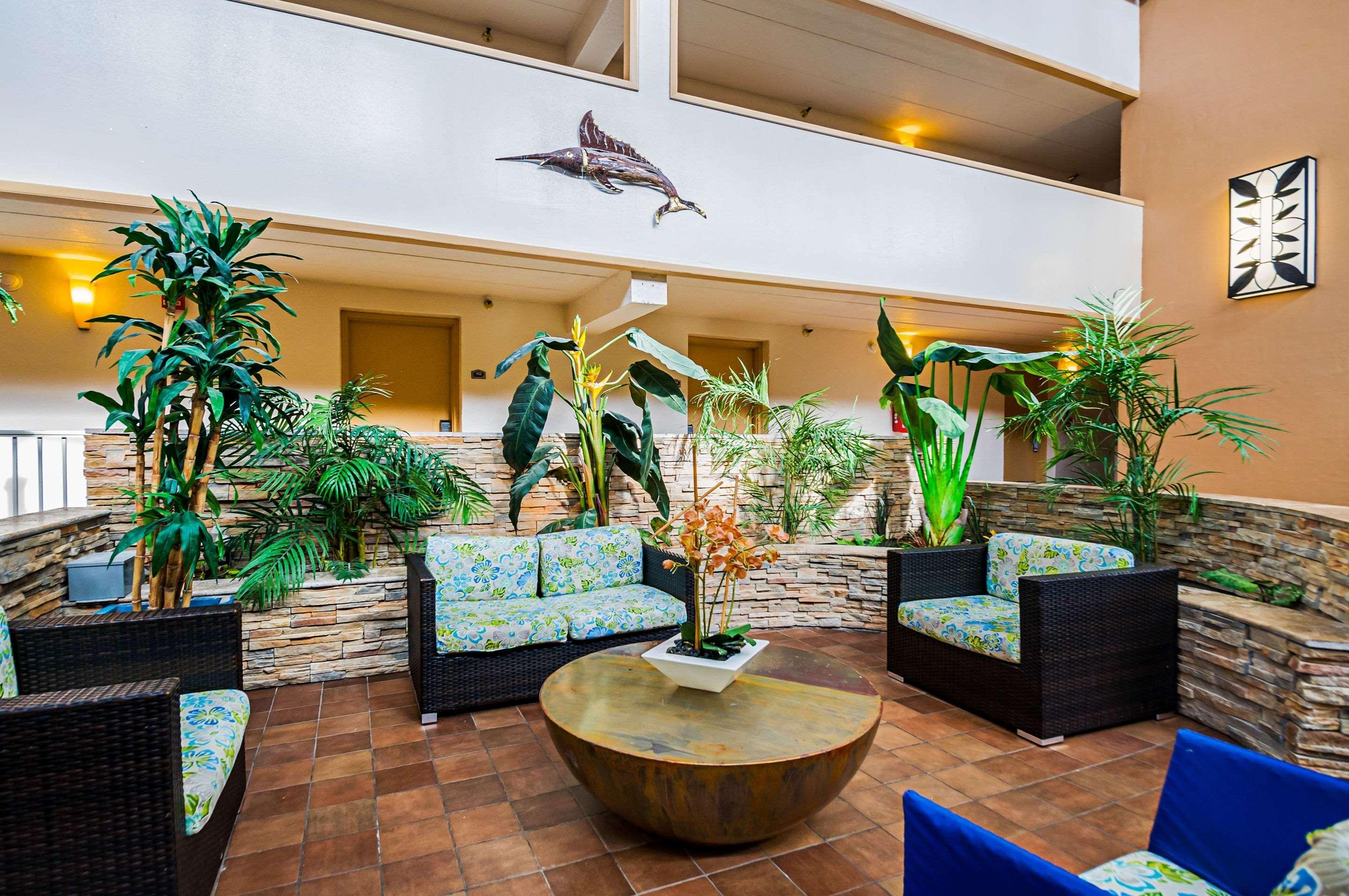 Vista Lobby Quality Inn Oceanfront