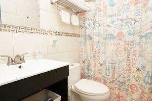 Alquiler Vacacional - Beautiful Quiet and Luxurious Apartment Overviewing the Renaissance Marina!