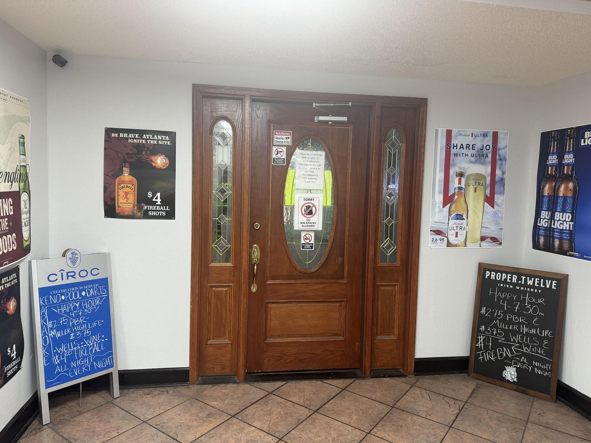 Bar/Salón Studio 6 Savannah, GA - Gateway & I-95