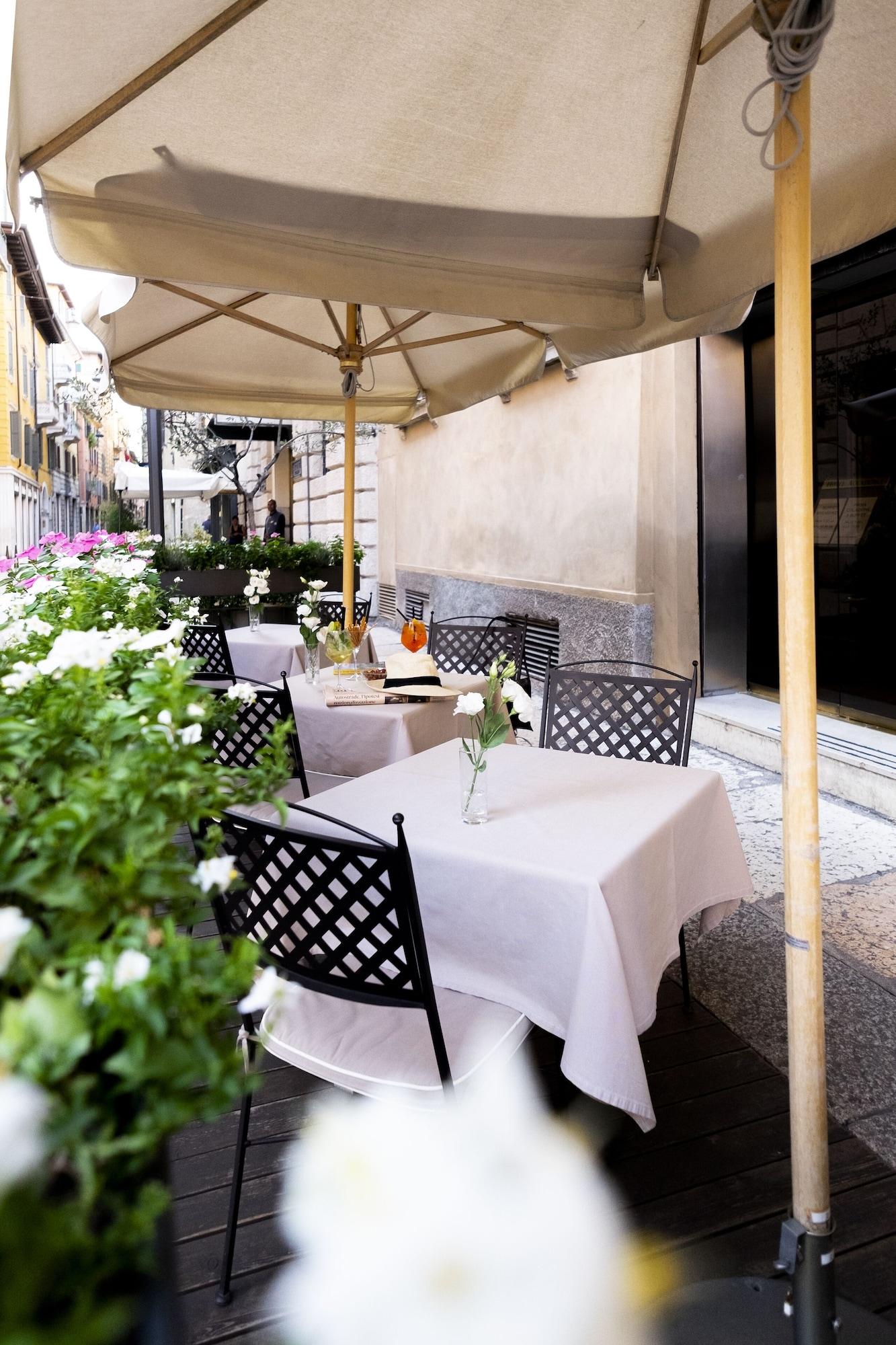 Vista Exterior Hotel Accademia