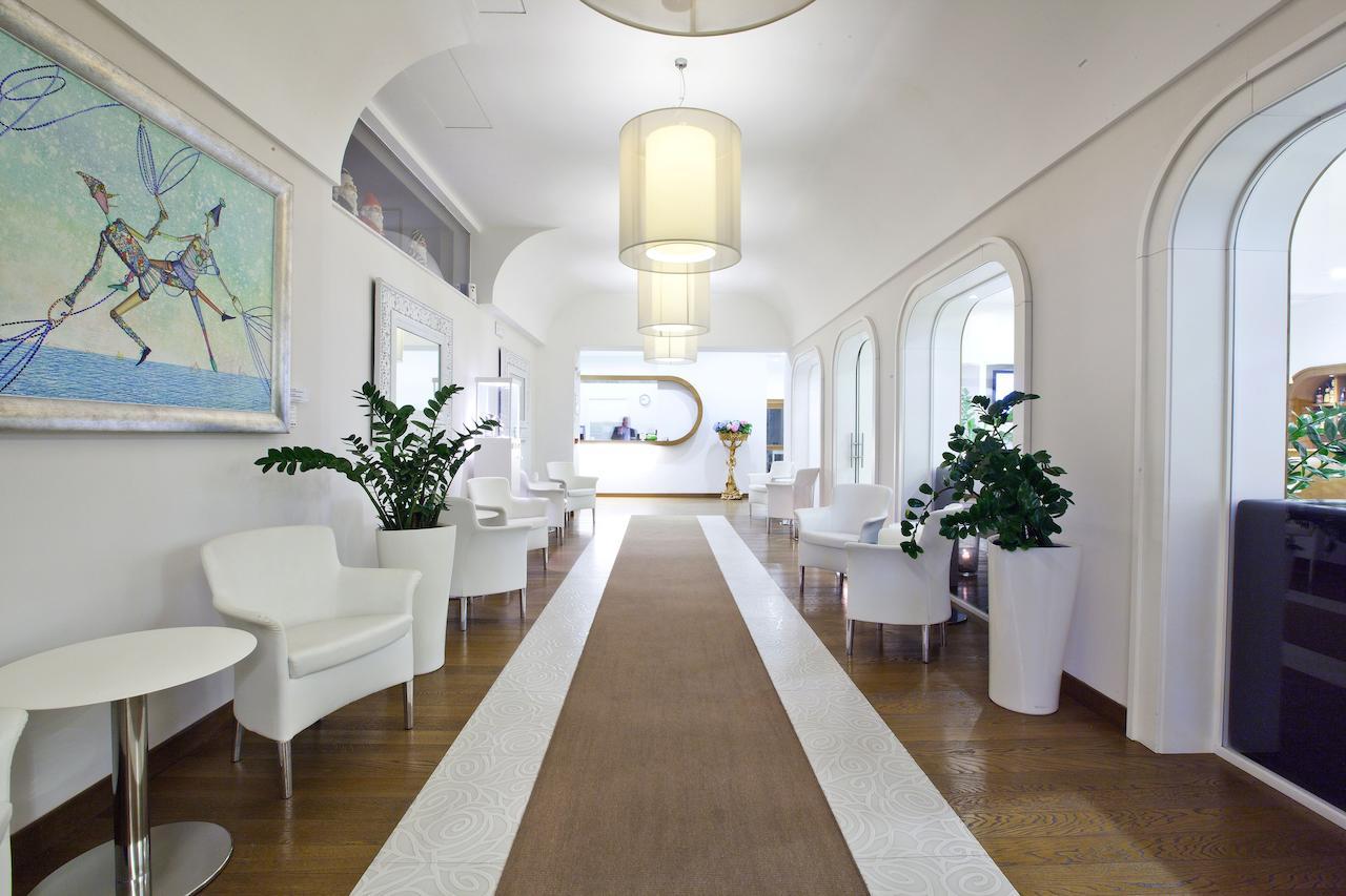 Vista Lobby Hotel Plaza