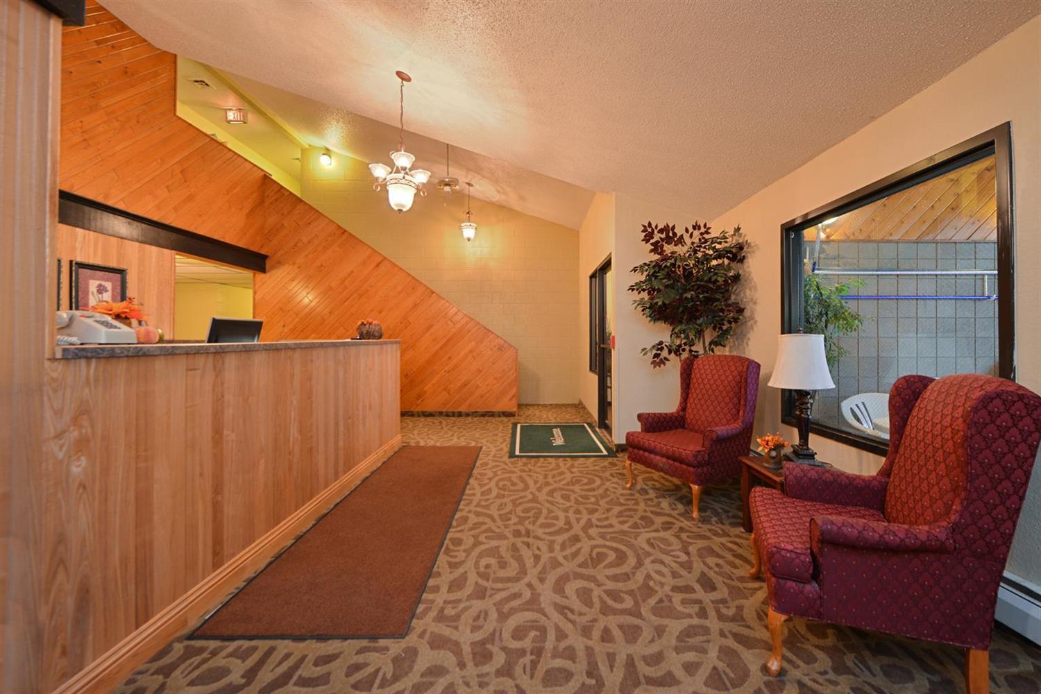 Vista Lobby Super 8 by Wyndham Glenwood
