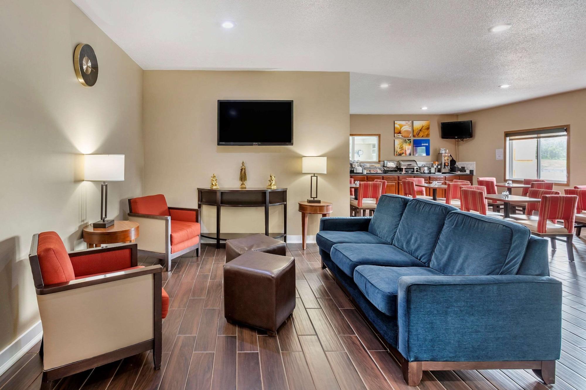 Vista Lobby Comfort Inn Muscatine near Hwy 61