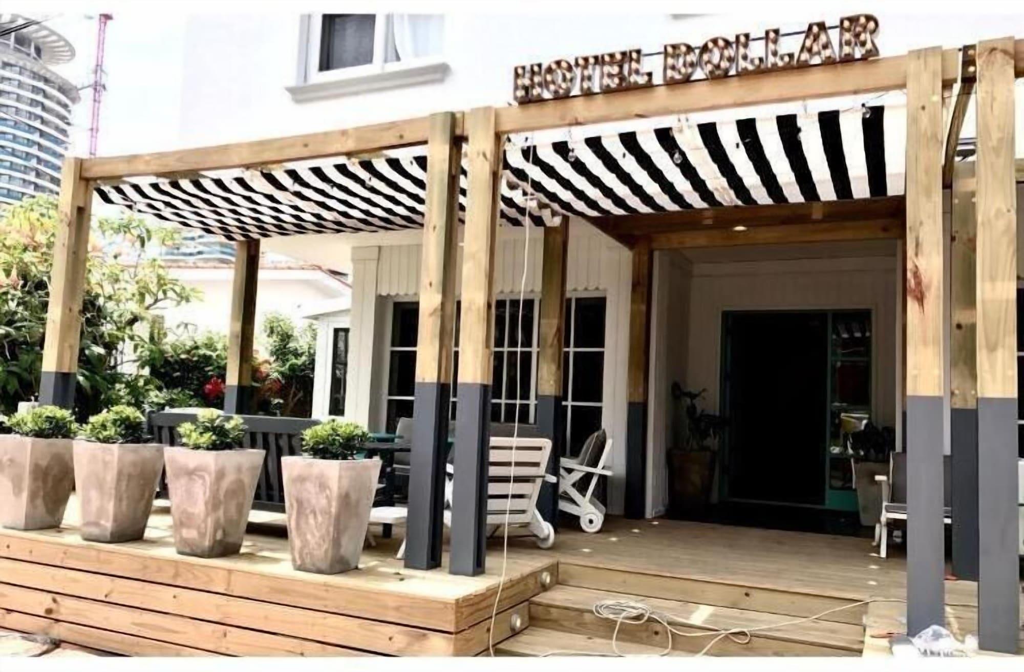 Vista Exterior Hotel Dollar