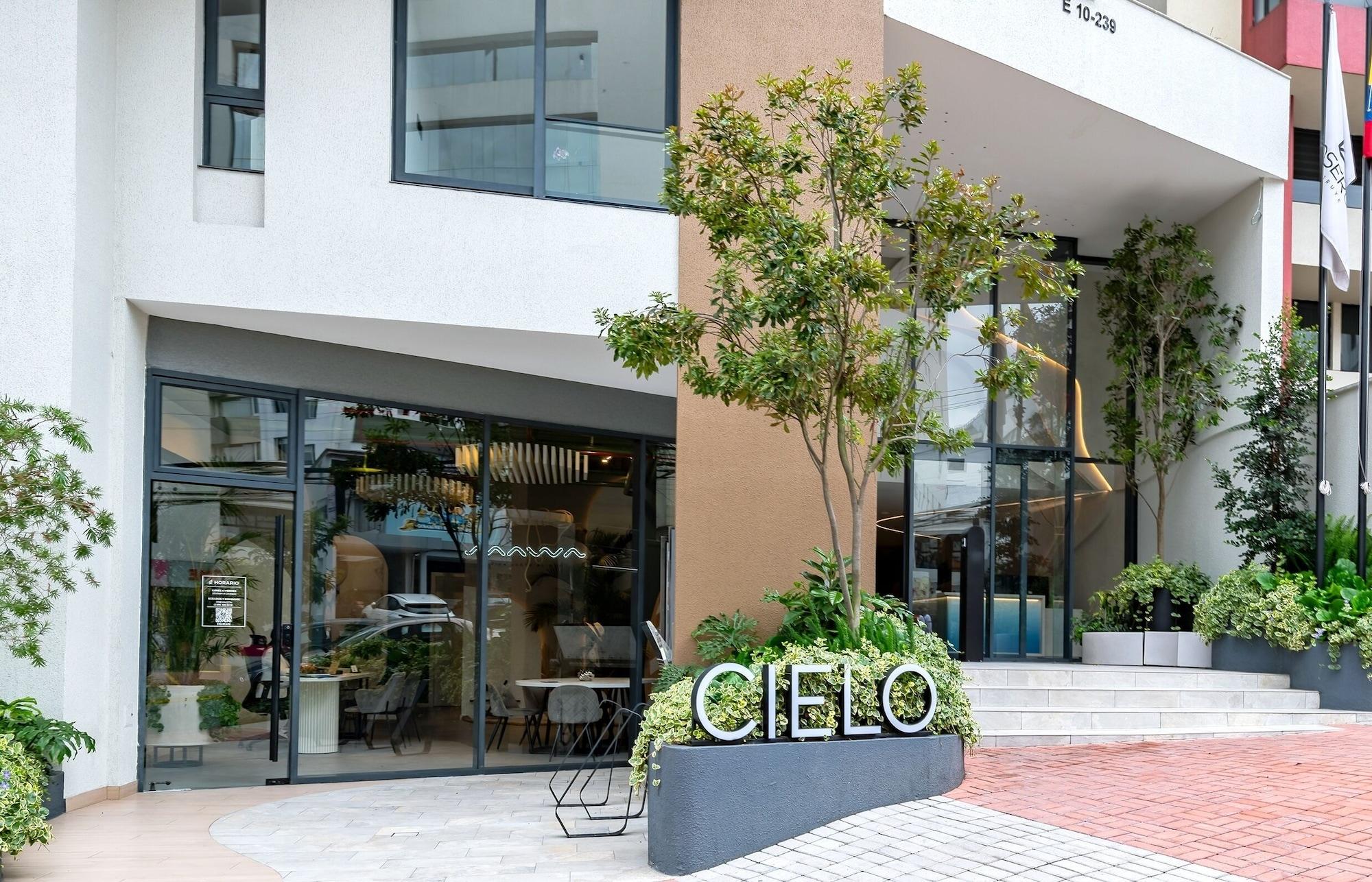 Vista Exterior Edificio Cielo by Host Ecuador