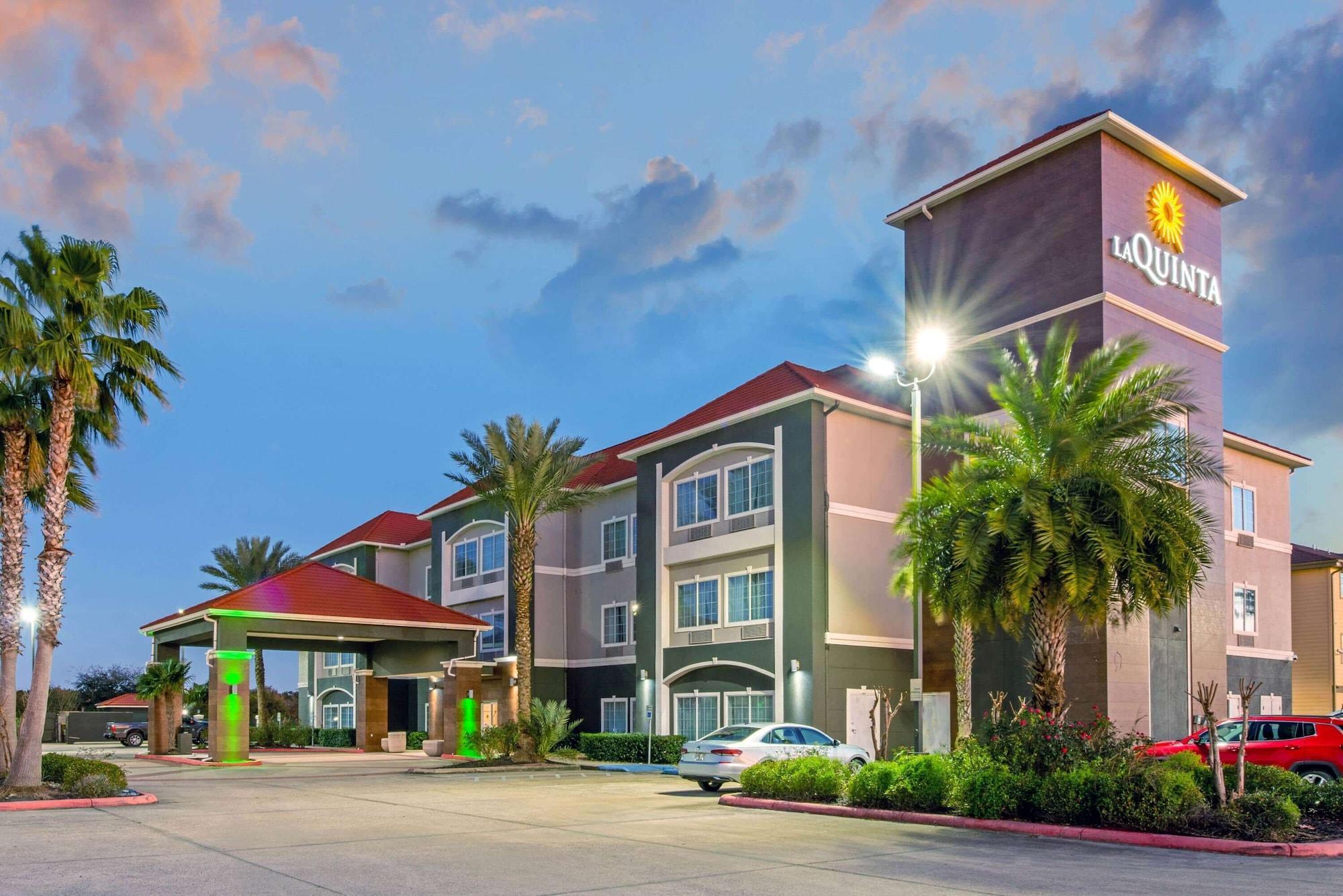 Vista Exterior La Quinta Inn & Suites by Wyndham Winnie