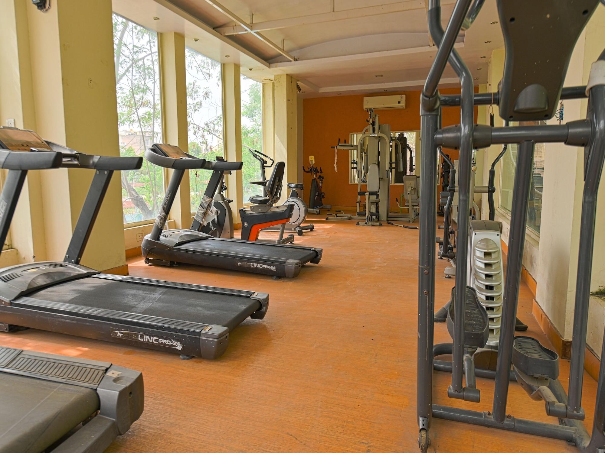 Gimnasio The Byke Grassfield Resort With Outdoor Pool, Shyam Nagar