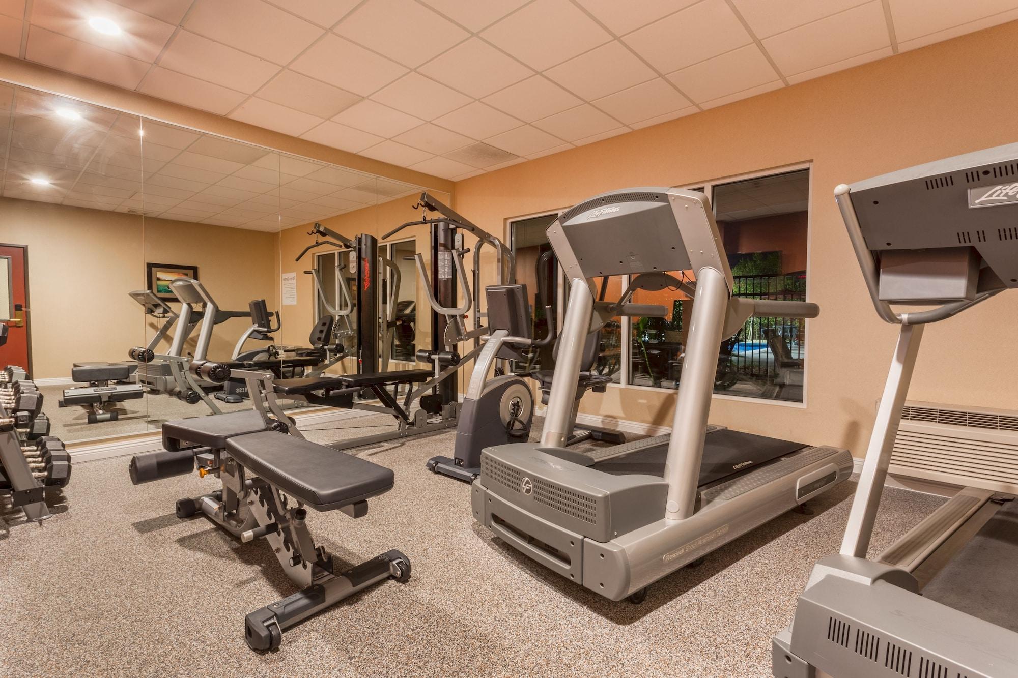 Gimnasio Holiday Inn Express Hotel & Suites Manteca by IHG