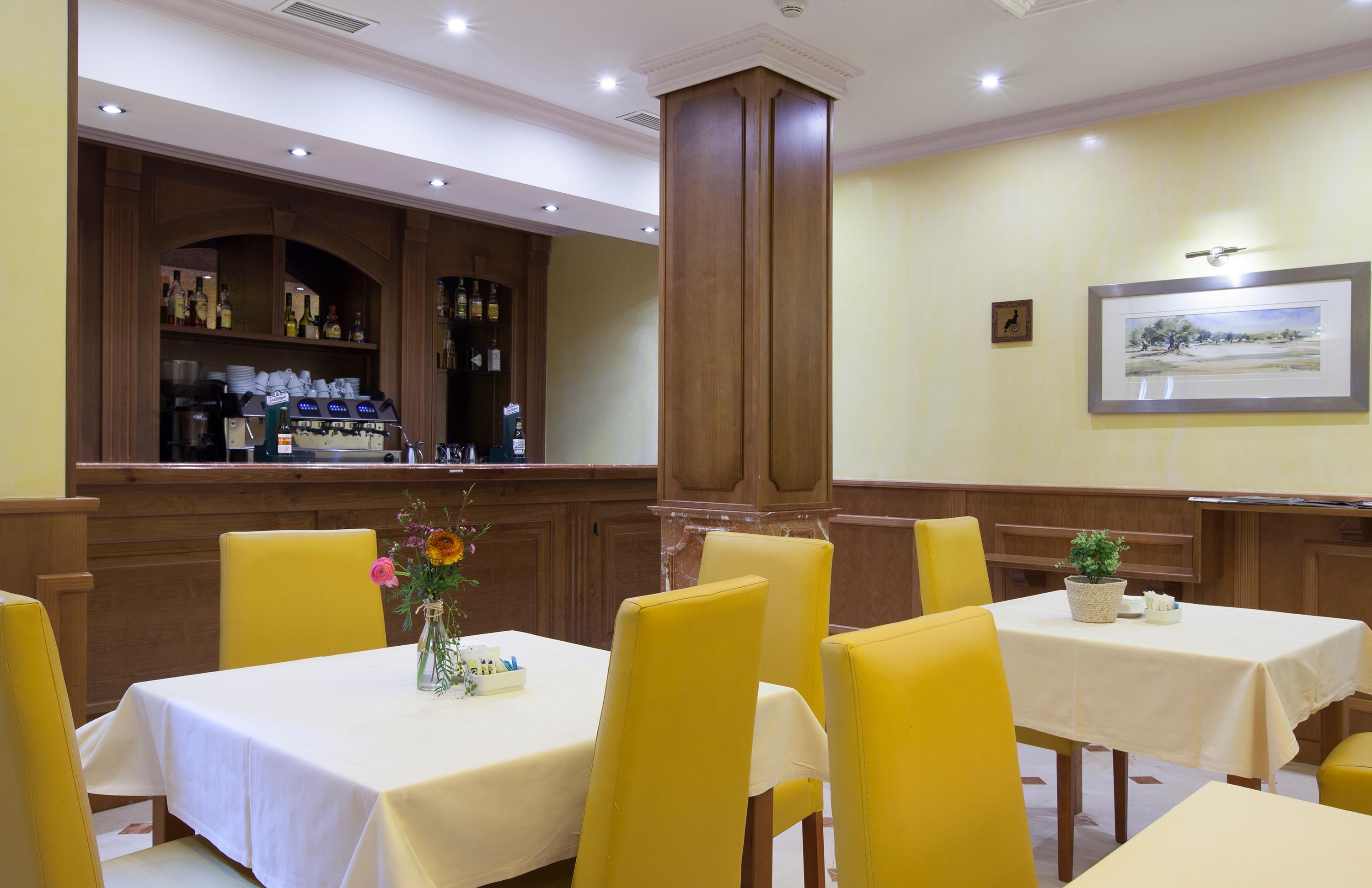 Bar/Salón Hotel Agora Juan de Austria