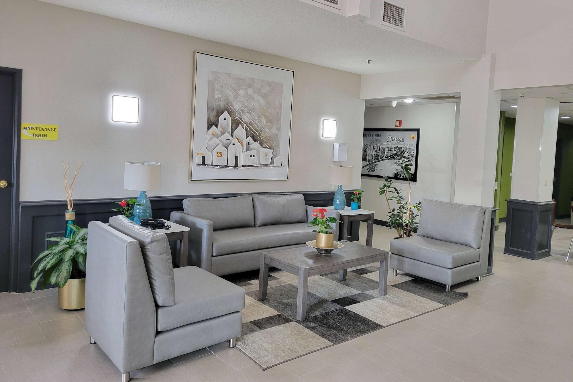 Vista Lobby Super 8 by Wyndham Aurora/Naperville Area