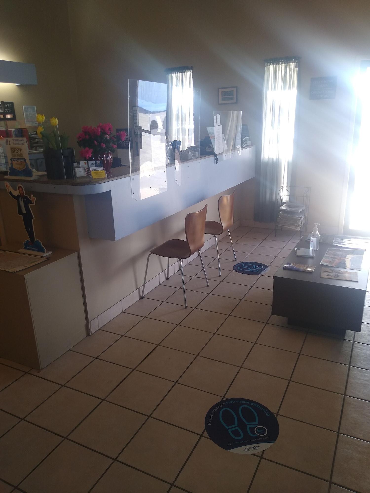 Vista Lobby Super 8 by Wyndham Craig