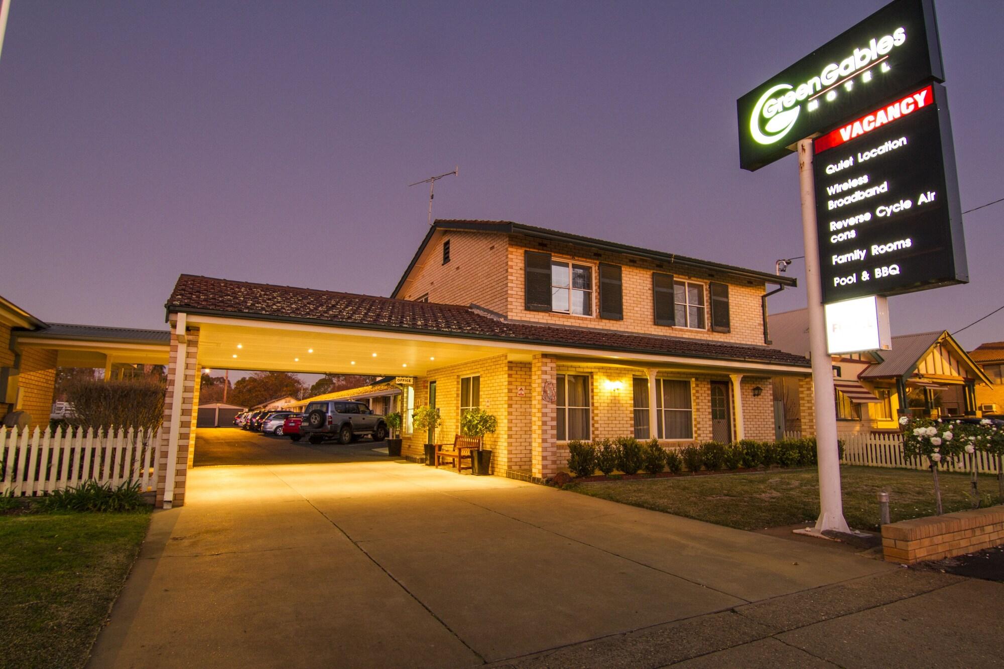 Varios Green Gables Motel