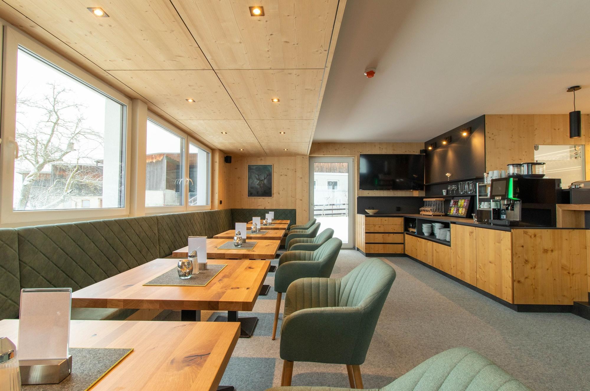 Vista Lobby Wally Berg Apartements