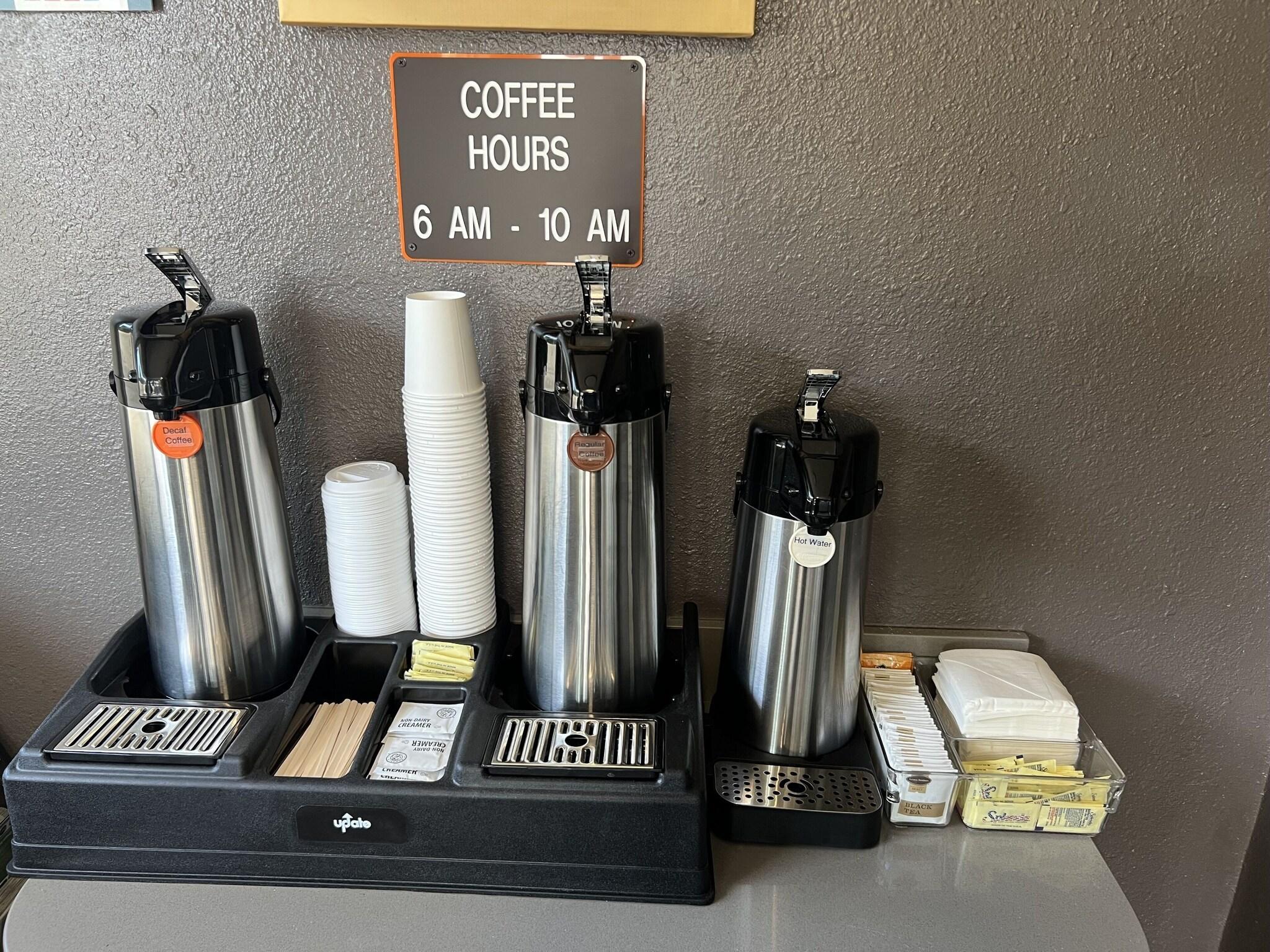 Bar/Salón Motel 6 Modesto, CA - Downtown